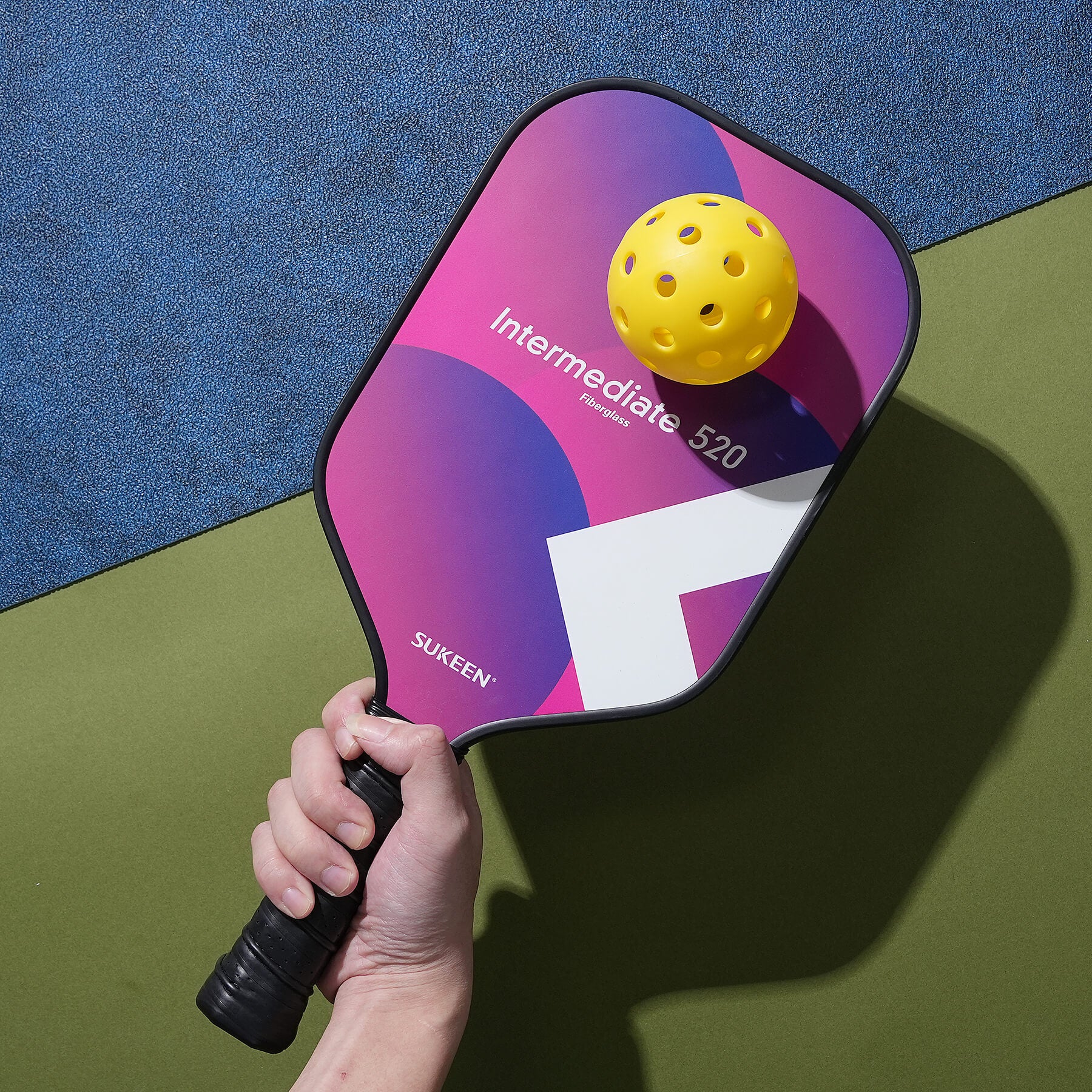 Rose red arrow pattern pickleball paddle